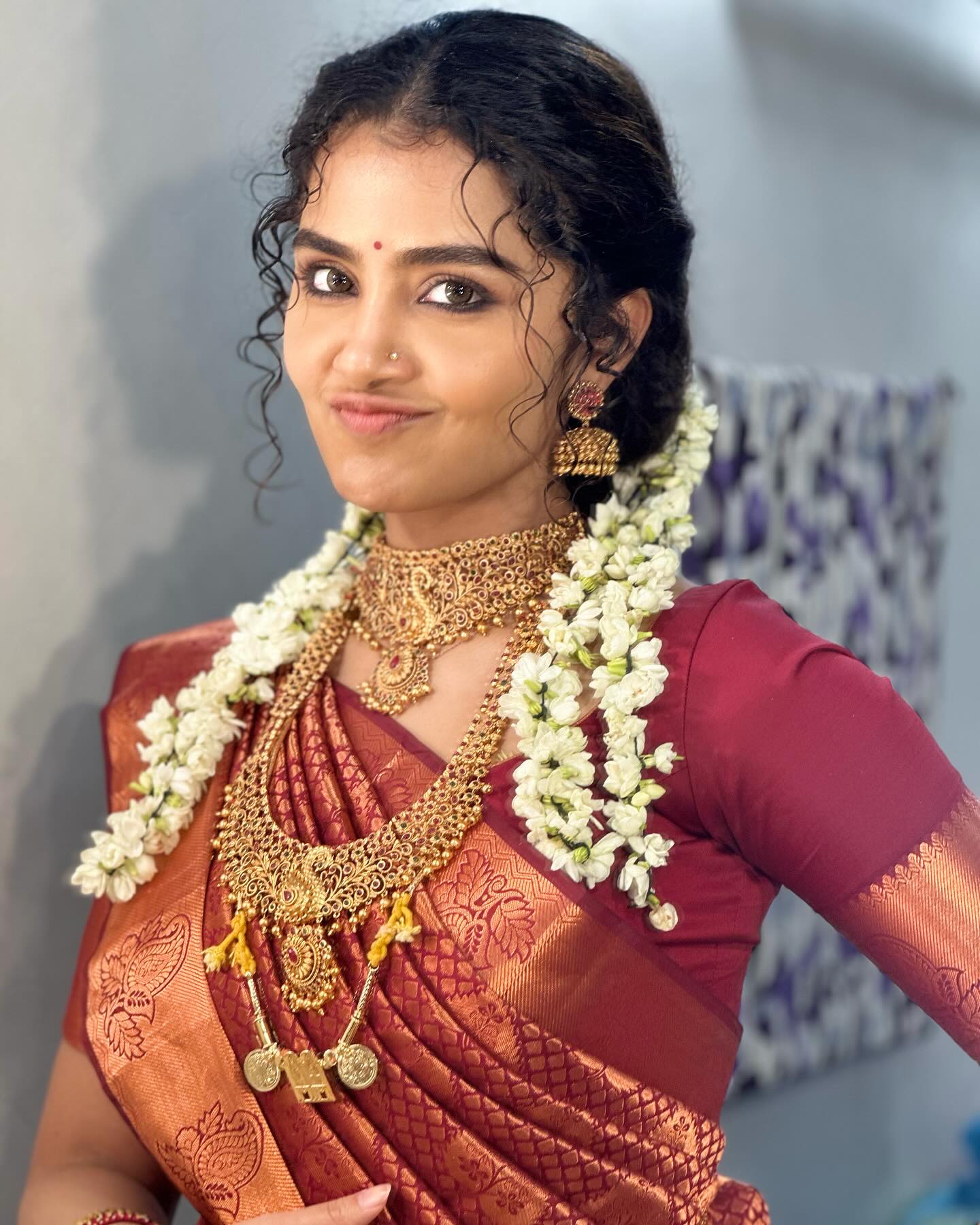 actress-anupama-parameswaran-new-photos-in-silk-saree-and-blouse-004