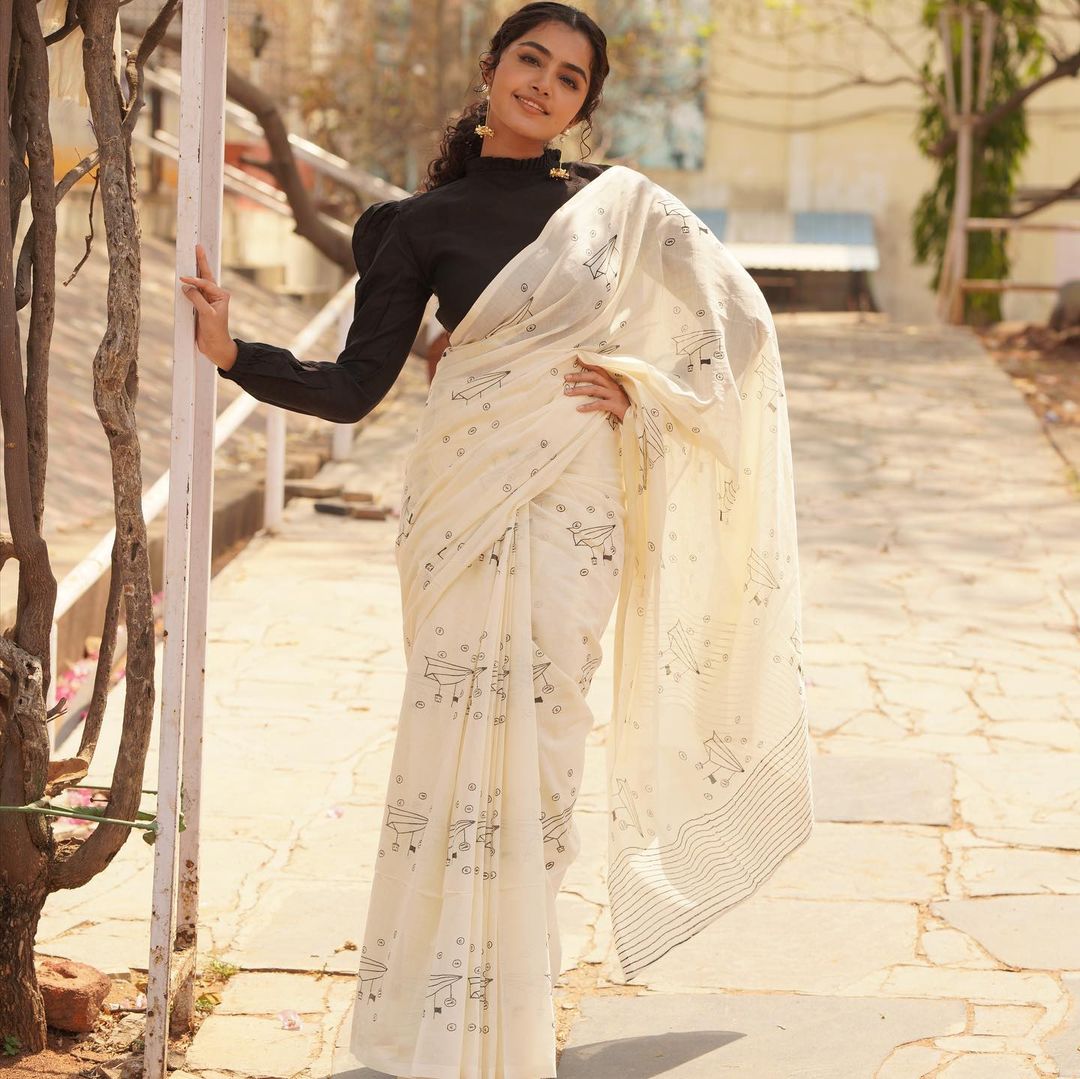 anupama-parameswaran-in-white-saree-with-black-full-sleeve-blouse-004