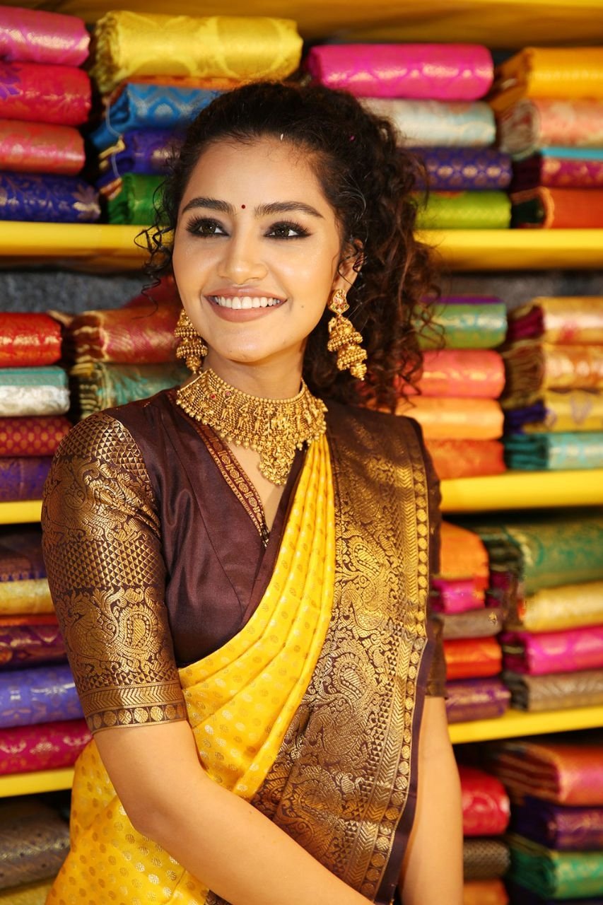 anupama-parameswaran-latest-images-in-yellow-saree-dress-002