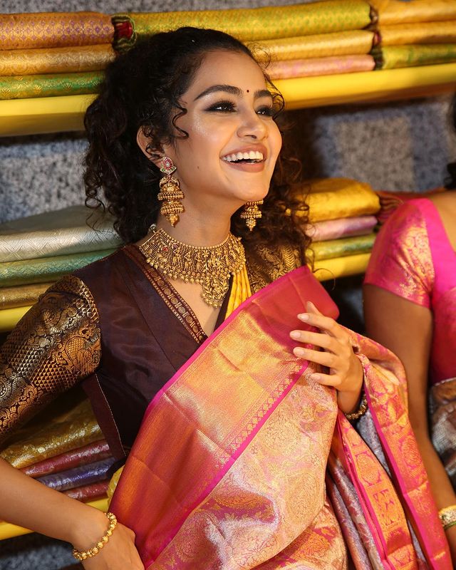 anupama-parameswaran-latest-images-in-yellow-saree-dress-images021