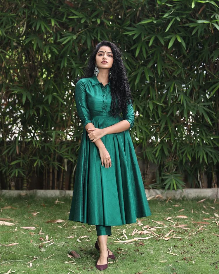 anupama-parameswaran-latest-photos-in-green-colour-outfits-007