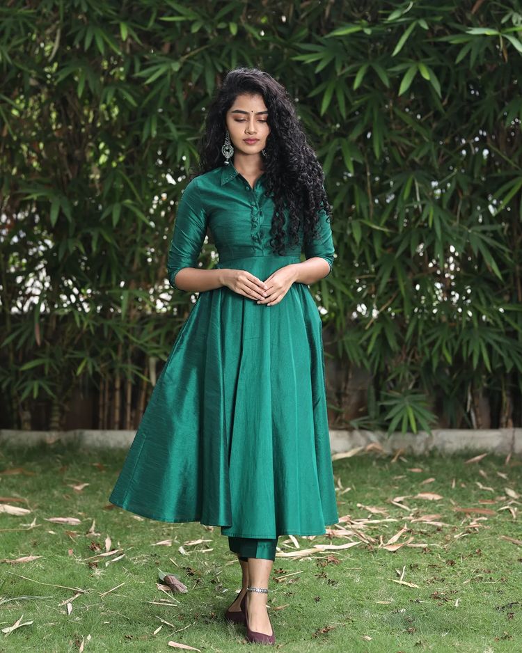 anupama-parameswaran-latest-photos-in-green-colour-outfits-008