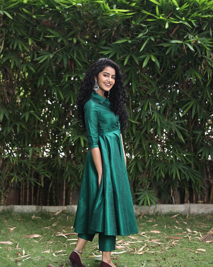 anupama-parameswaran-latest-photos-in-green-colour-outfits-010