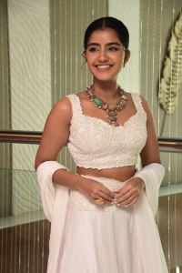Actress Anupama Parameswaran Pictures @ Karthikeya 2 Press Meet