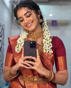 actress-anupama-parameswaran-new-photos-in-silk-saree-and-blouse-003