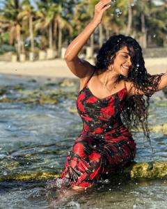 anupama-parameswaran-beach-dress-style-photos-001