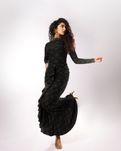 anupama-parameswaran-blackoutfit-photos-001