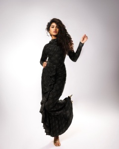 anupama-parameswaran-blackoutfit-photos-008