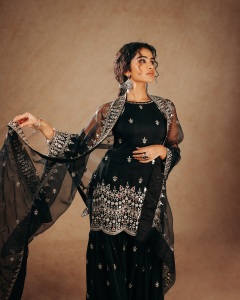 anupama-parameswaran-blackoutfit-photos-012