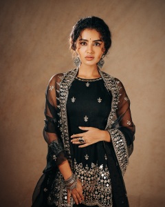 anupama-parameswaran-blackoutfit-photos-013