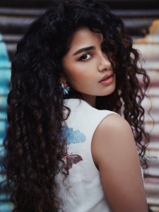 anupama-parameswaran-curly-hair-photos-002