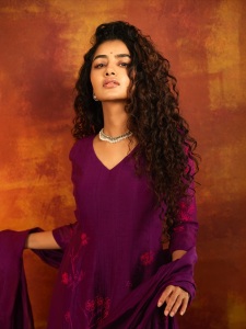 anupama-parameswaran-curly-hair-photos-009