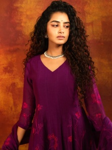 anupama-parameswaran-curly-hair-photos-013