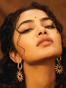 anupama-parameswaran-curly-hair-style-photo-001