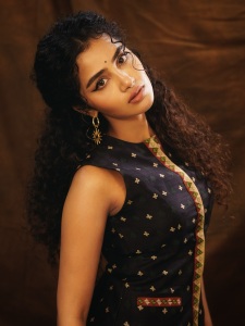 anupama-parameswaran-curly-hair-style-photo-005