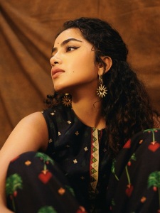 anupama-parameswaran-curly-hair-style-photo-006