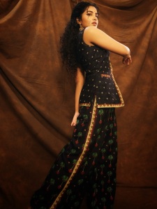 anupama-parameswaran-curly-hair-style-photo-007