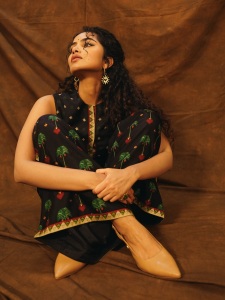 anupama-parameswaran-curly-hair-style-photo-009