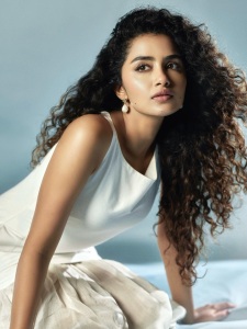 anupama-parameswaran-curly-hair-style-photo-010