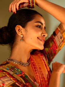 anupama-parameswaran-curly-hair-style-photo-027