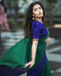 anupama-parameswaran-curly-hair-style-photo-033