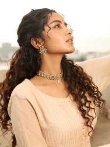 anupama-parameswaran-in-Tissue-cream-colour-churidar-set-photos-001