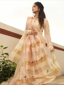 anupama-parameswaran-in-Tissue-cream-colour-churidar-set-photos-002