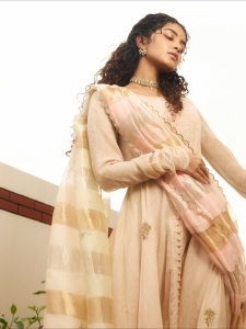 anupama-parameswaran-in-Tissue-cream-colour-churidar-set-photos-005