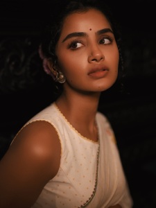 anupama-parameswaran-in-beige-colour-organza-saree-photos-005