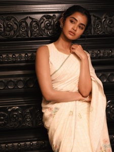 anupama-parameswaran-in-beige-colour-organza-saree-photos-010