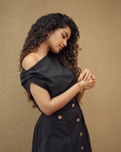 anupama-parameswaran-in-black-jeans-frock-photo-003
