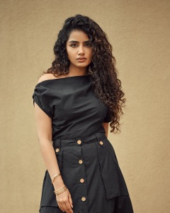 anupama-parameswaran-in-black-jeans-frock-photo-005