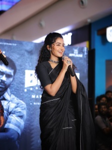 anupama-parameswaran-in-black-saree-photos-001