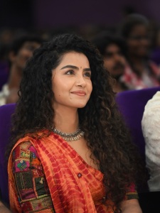 anupama-parameswaran-in-cute-look-in-north-tradition-dress-style-001