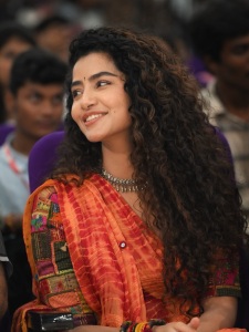 anupama-parameswaran-in-cute-look-in-north-tradition-dress-style-006