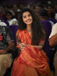 anupama-parameswaran-in-cute-look-in-north-tradition-dress-style