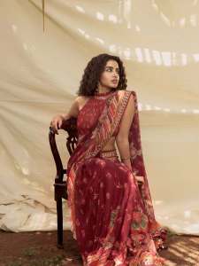 anupama-parameswaran-in-desi-girl-look-stylish-photos-in-makeup-trend-003