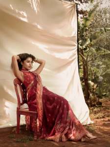 anupama-parameswaran-in-desi-girl-look-stylish-photos-in-makeup-trend-006