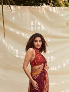 anupama-parameswaran-in-desi-girl-look-stylish-photos-in-makeup-trend-008