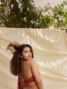 anupama-parameswaran-in-desi-girl-look-stylish-photos-in-makeup-trend-013