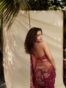 anupama-parameswaran-in-desi-girl-look-stylish-photos-in-makeup-trend-016