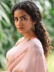 anupama-parameswaran-in-glass-makeup-look-photos-latest-001