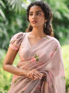 anupama-parameswaran-in-glass-makeup-look-photos-latest-004