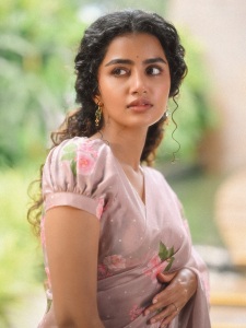 anupama-parameswaran-in-glass-makeup-look-photos-latest-006