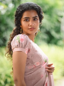 anupama-parameswaran-in-glass-makeup-look-photos-latest-009