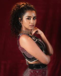 anupama-parameswaran-in-glass-makeup-look-photos-latest-026
