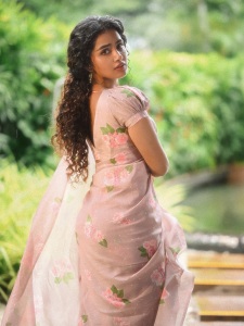 anupama-parameswaran-in-glass-makeup-look-photos-latest