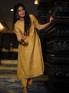 anupama-parameswaran-in-golden-colour-churidar-design-photos-001