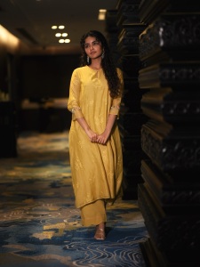 anupama-parameswaran-in-golden-colour-churidar-design-photos-003