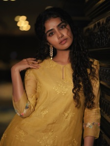 anupama-parameswaran-in-golden-colour-churidar-design-photos
